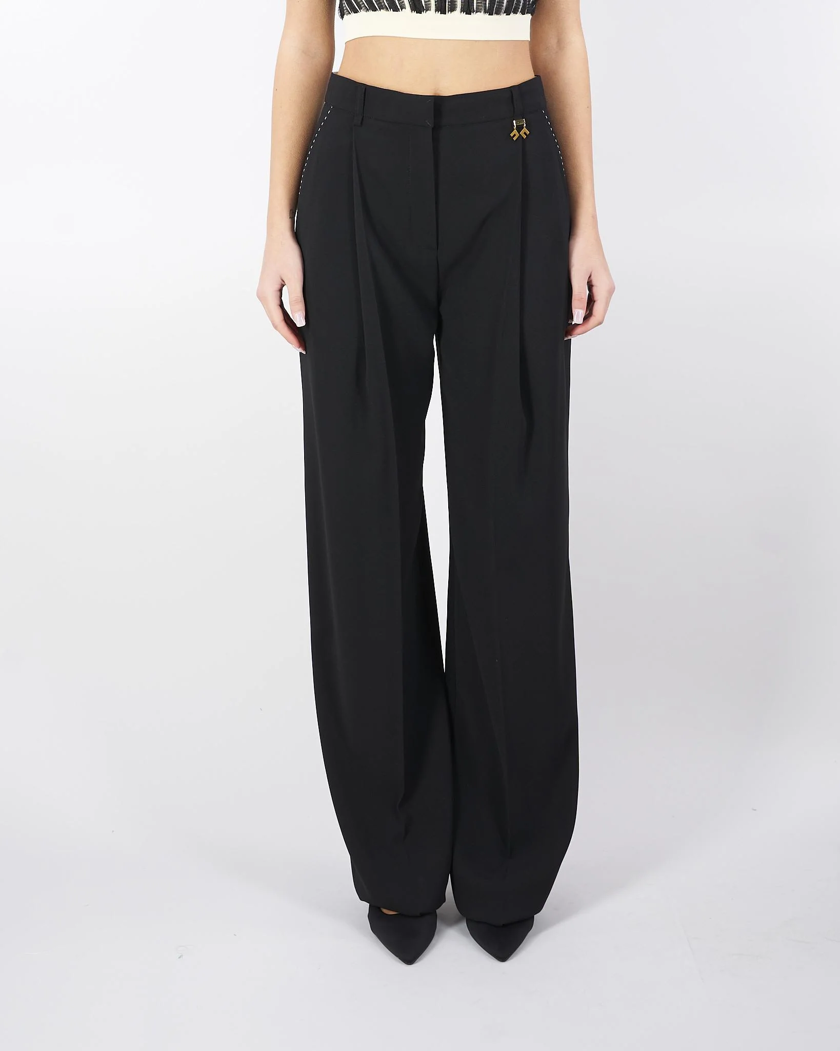 Pantaloni Nero in crêpe con impunture a contrasto - immagine 2