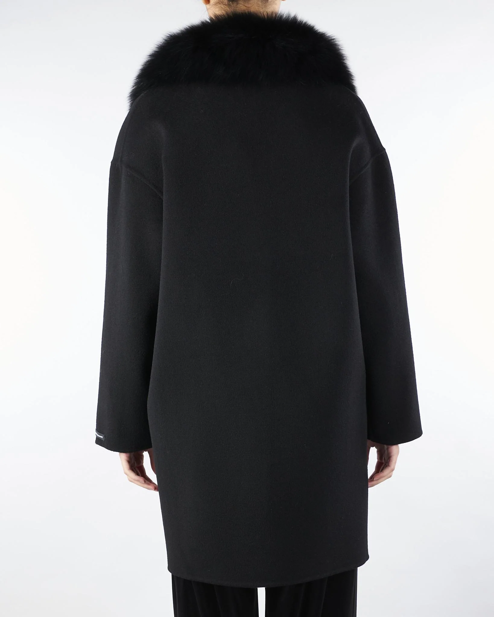 Cappotto in pura lana e cashmere con inserti in vera pelliccia - immagine 3