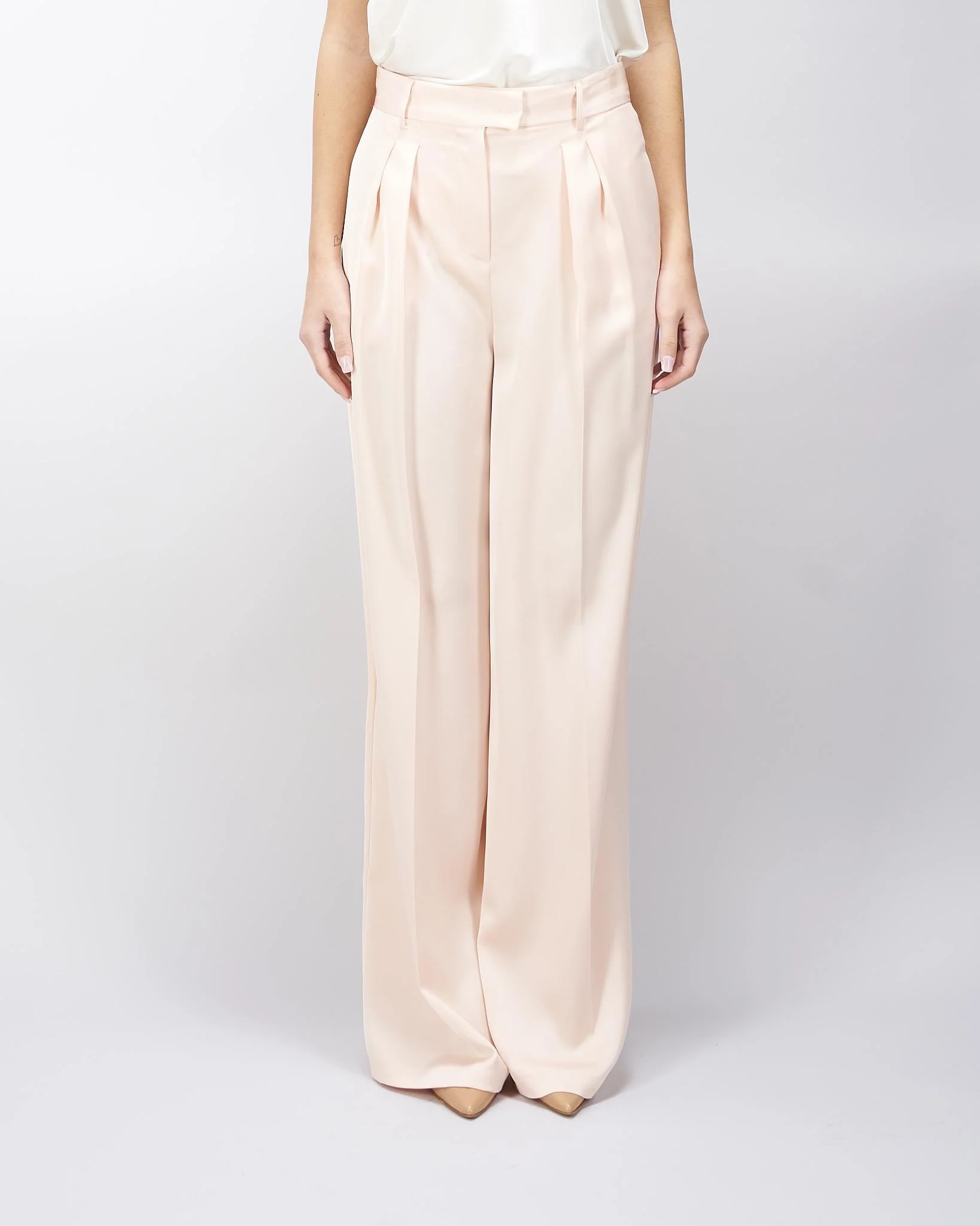 Pantalone Cipria ampio con doppia pinces in raso heavy - immagine 2