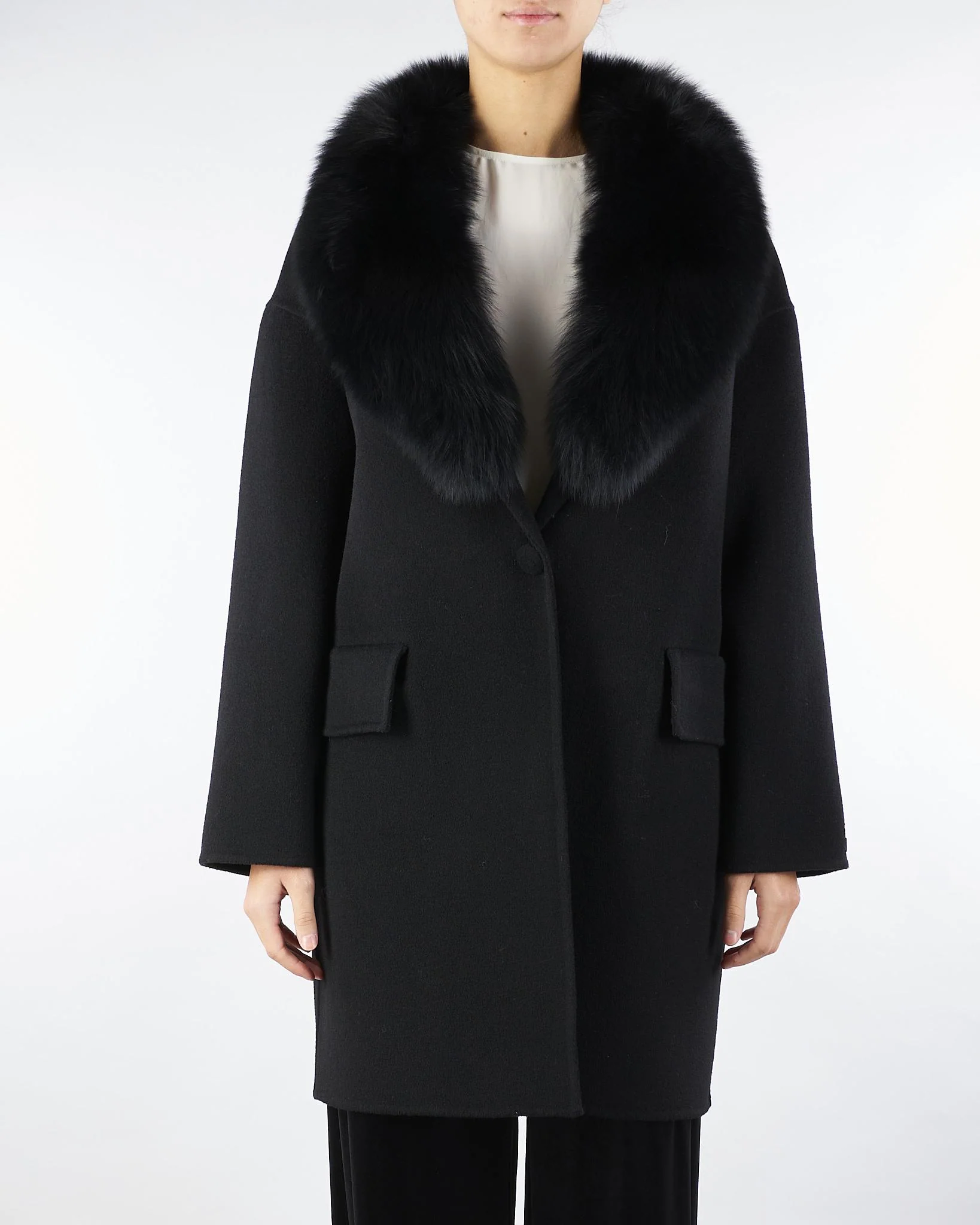 Cappotto in pura lana e cashmere con inserti in vera pelliccia - immagine 2