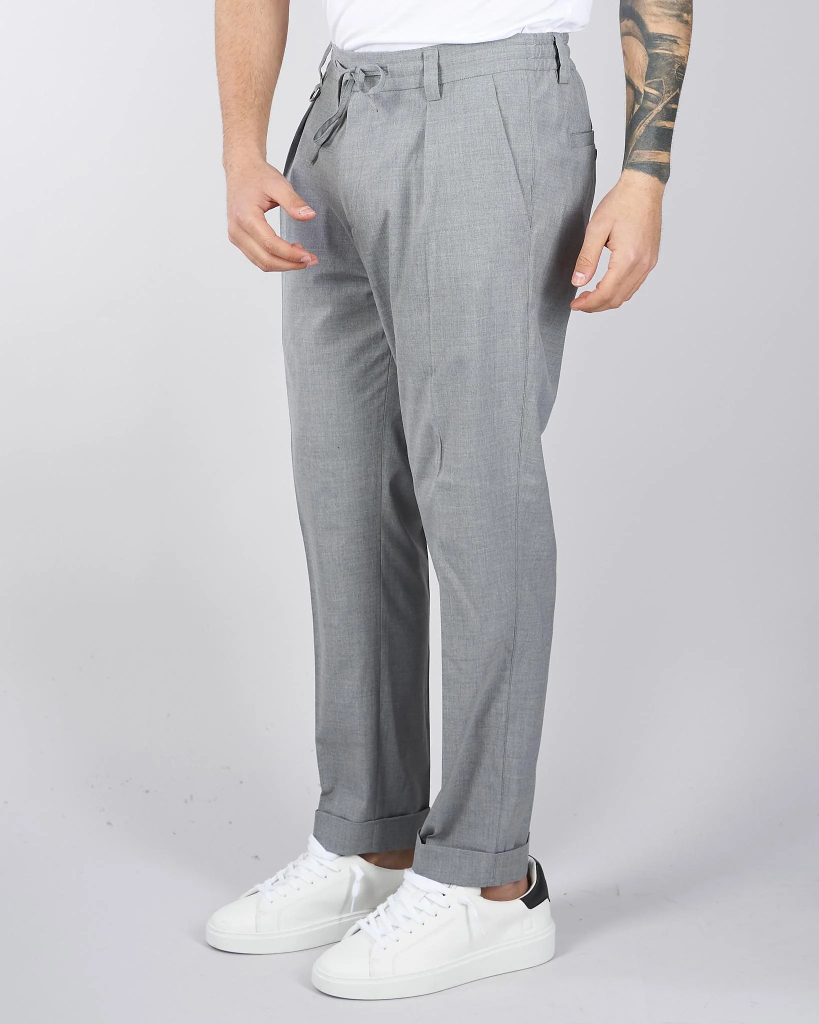 Pantalone Chino Grigio con elastico in vita e pences - immagine 4